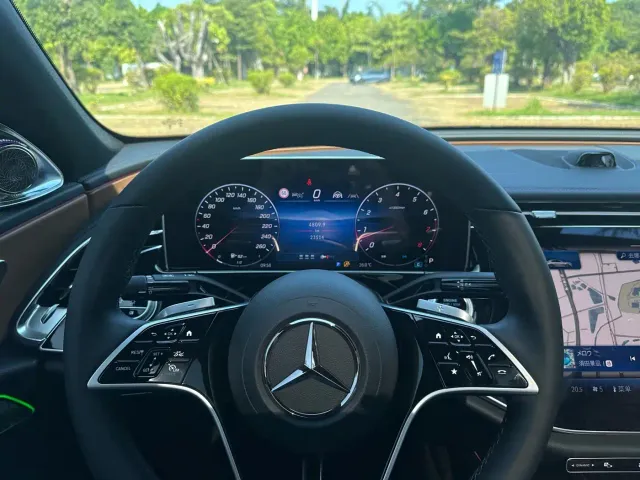 Mercedes-Benz E-Class — Фото автомобиля 9