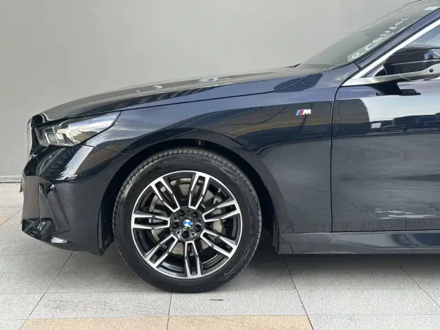 BMW 5 Series — Фото автомобиля 5