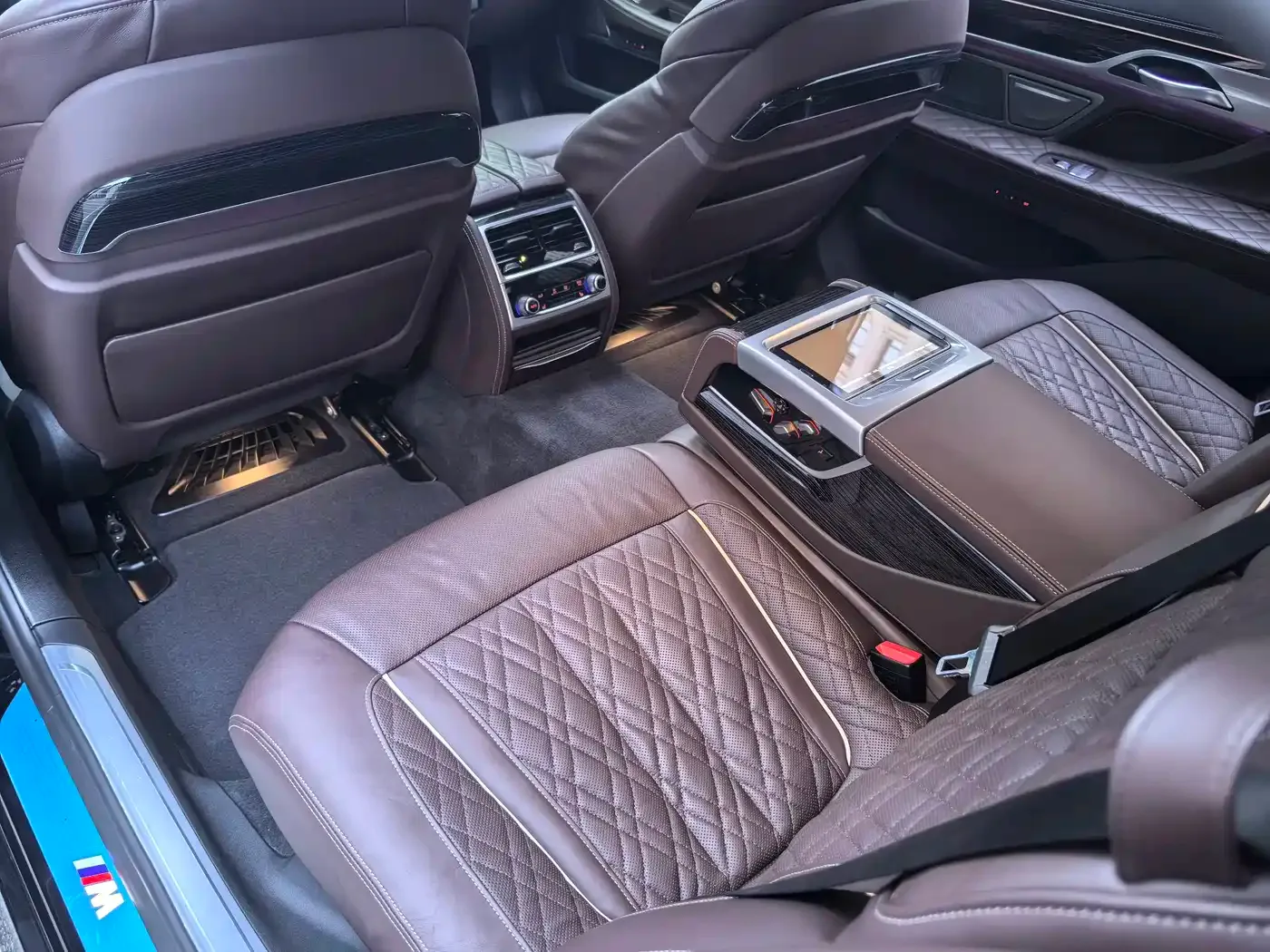 BMW BMW 7 Series 2021 Model 740Li Leading Luxury Package — Фото автомобиля 19