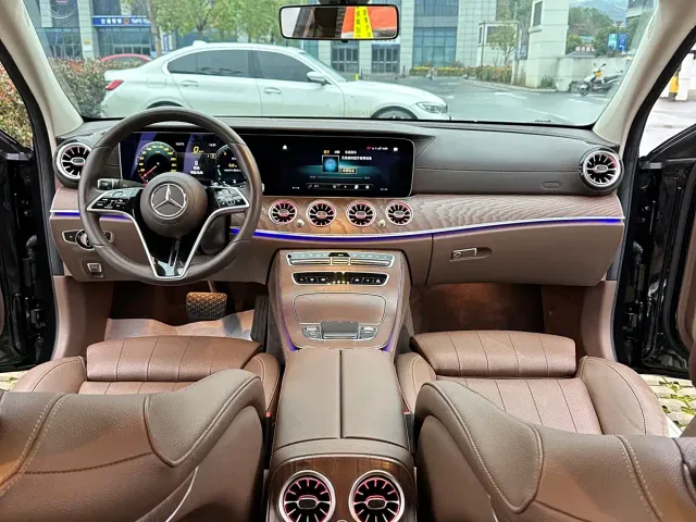 Mercedes-Benz E-Class — Фото автомобиля 15