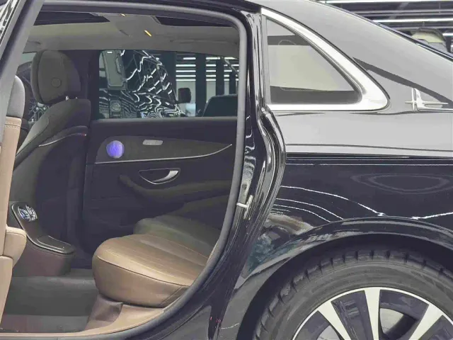 Mercedes-Benz E-Class — Фото автомобиля 9