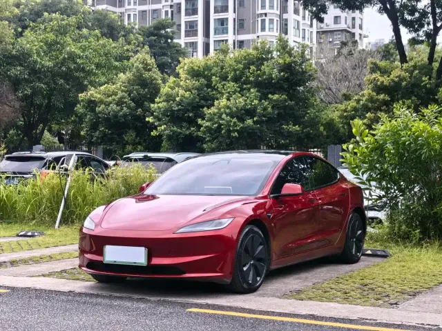 Фотография автомобиля — Tesla Model 3