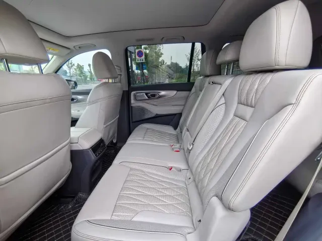 GAC Trumpchi GS8 — Фото автомобиля 11
