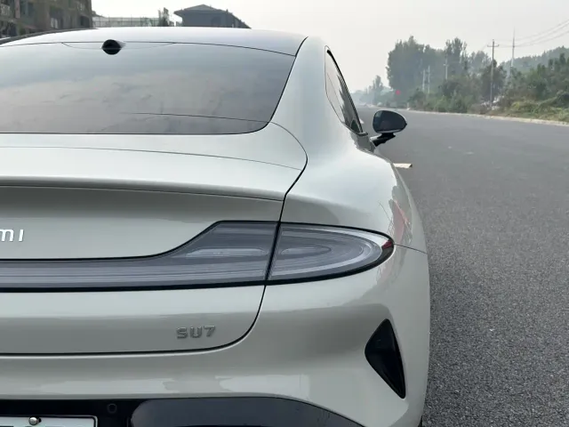 Xiaomi SU7 — Фото автомобиля 14