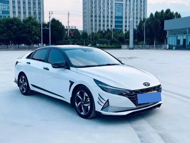 Hyundai Elantra — Фото автомобиля 3