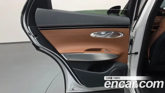 Genesis GV70 — Фото автомобиля 14