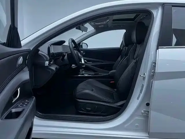 Hyundai Elantra — Фото автомобиля 10