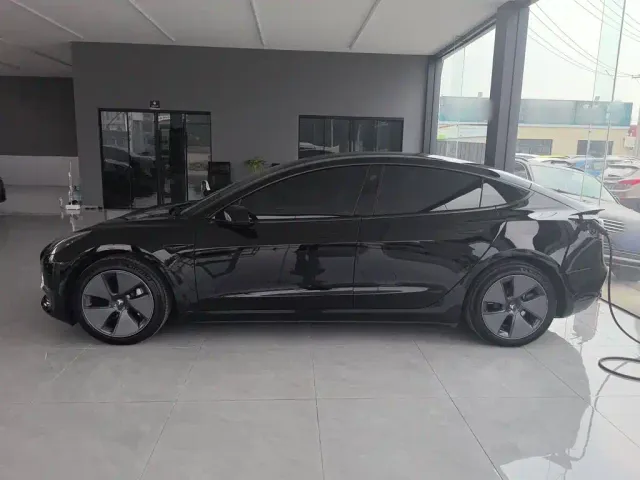 Tesla Model 3 — Фото автомобиля 3