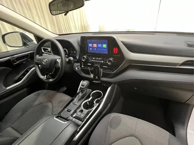 Toyota Highlander — Фото автомобиля 21