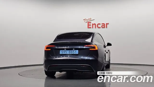 Tesla Model 3 — Фото автомобиля 4