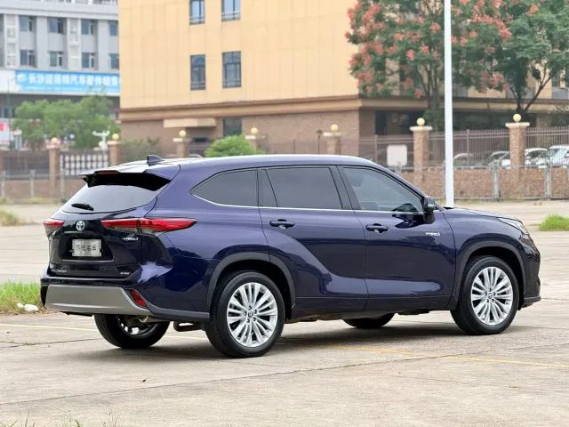 Toyota Highlander — Фото автомобиля 7