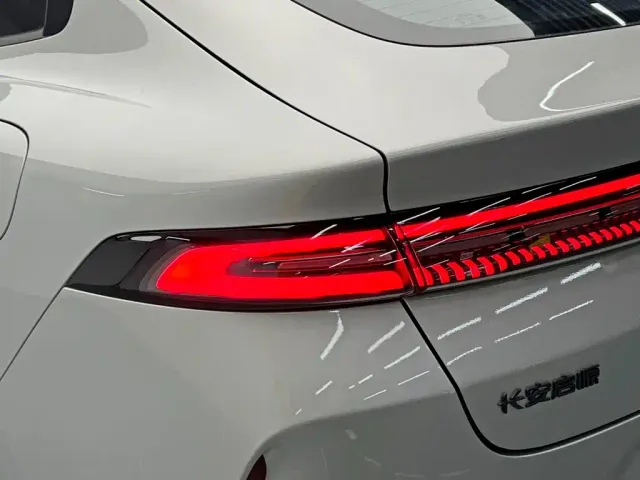 Changan Qiyuan A06 — Фото автомобиля 10