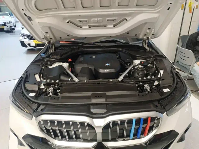 BMW 5 Series — Фото автомобиля 19