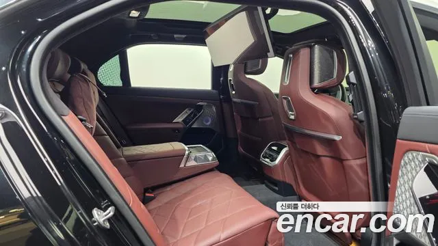 BMW 7 Series G70 — Фото автомобиля 12