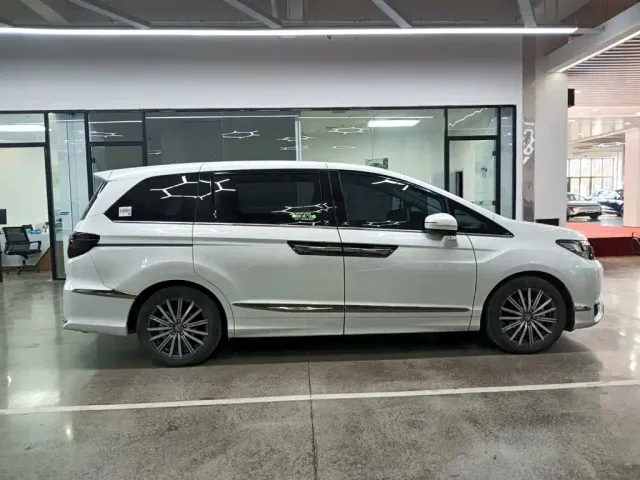 Honda Elysion — Фото автомобиля 6