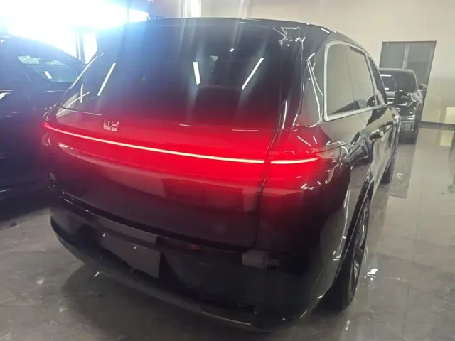 Li Auto L8 — Фото автомобиля 6