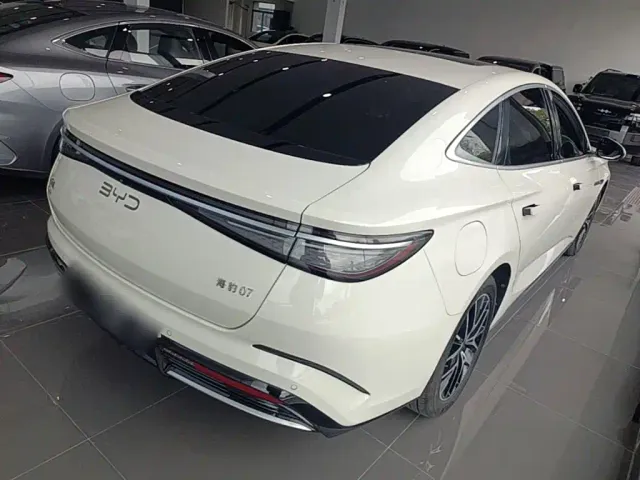 BYD Seal 07 DM-i — Фото автомобиля 6