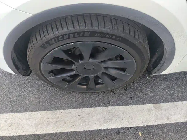 Tesla Model Y — Фото автомобиля 22