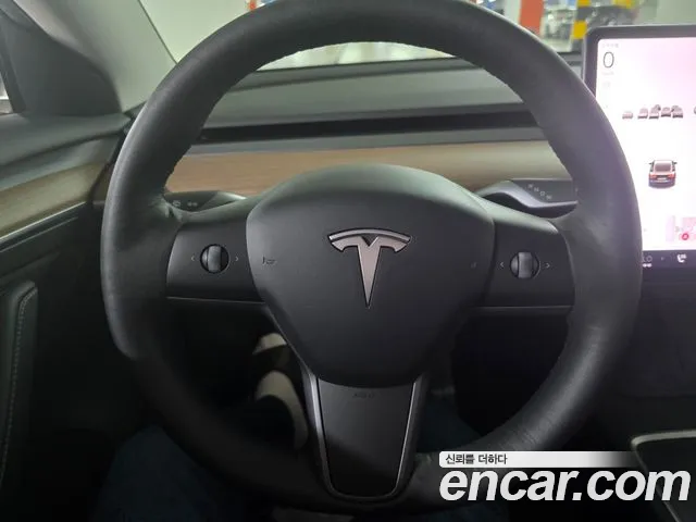 Tesla Model 3 — Фото автомобиля 12