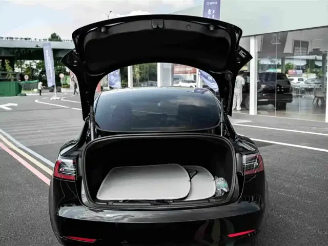 Tesla Model 3 — Фото автомобиля 9