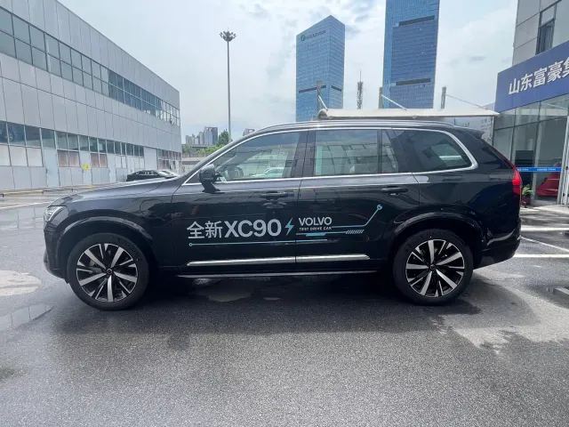 Volvo XC90 — Фото автомобиля 6
