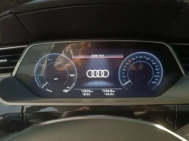 Audi e-tron — Фото автомобиля 11