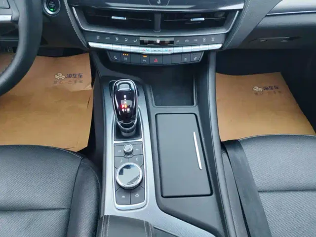 Cadillac CT5 — Фото автомобиля 16