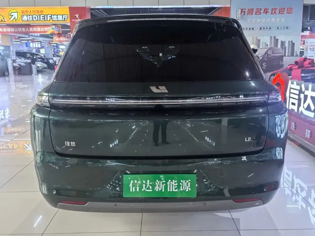 Li Auto L8 — Фото автомобиля 21