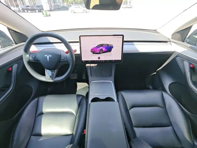Tesla Model Y — Фото автомобиля 9
