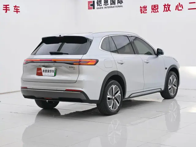 Geely Galaxy Starship 7 EM-i — Фото автомобиля 4
