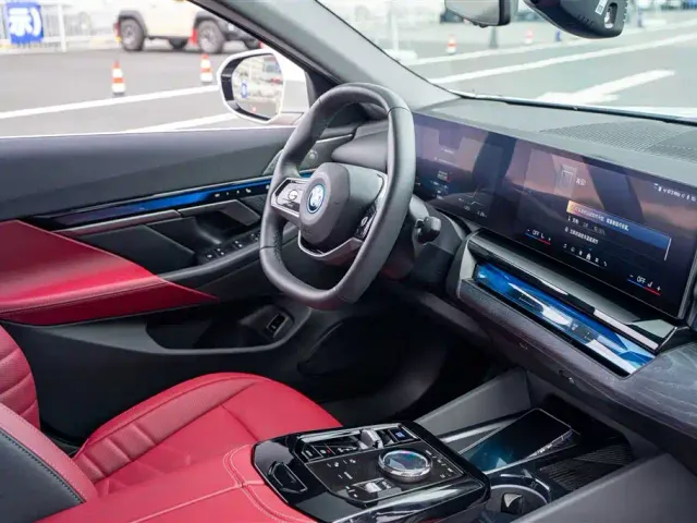 BMW i5 — Фото автомобиля 14