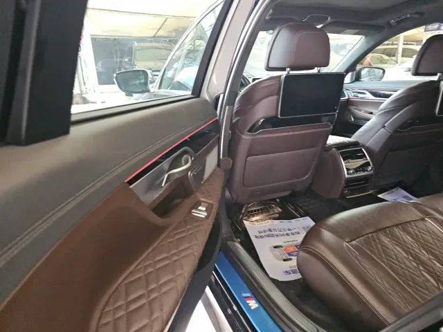 BMW 7 Series — Фото автомобиля 10