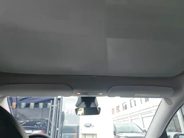Tesla Model Y — Фото автомобиля 17