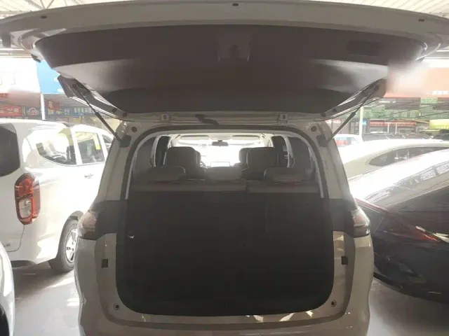 Wuling Starlight 730 — Фото автомобиля 18