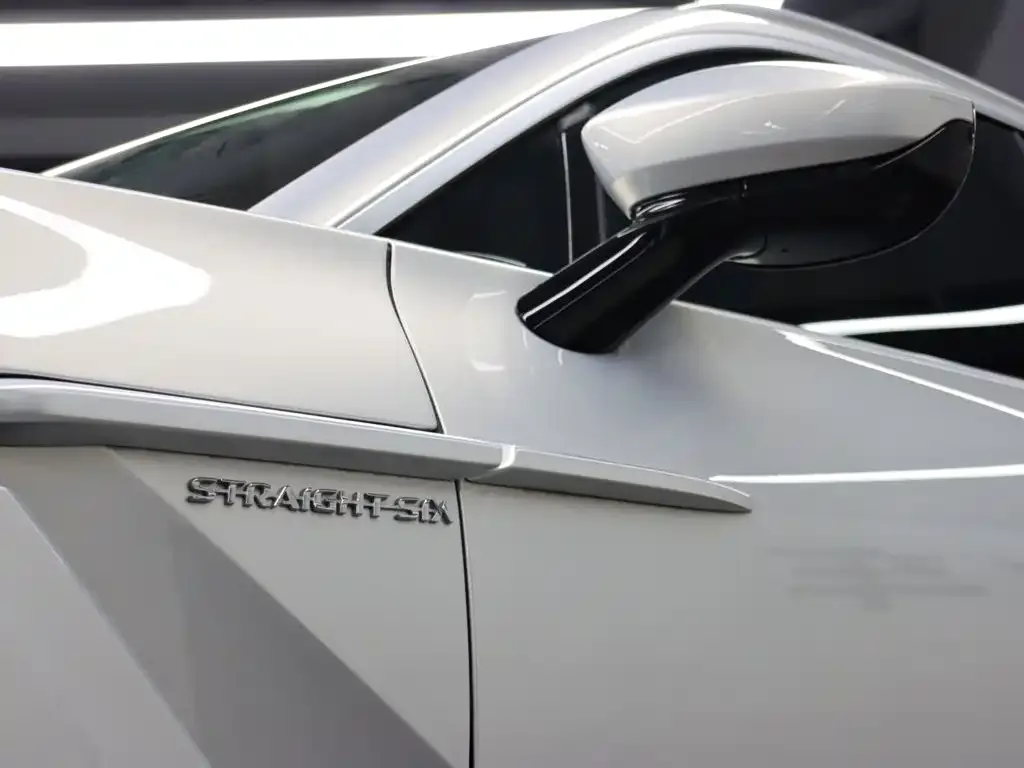 Aston Martin Aston Martin DBX 2023 3.0T STRAIGHT-SIX — Фото автомобиля 28