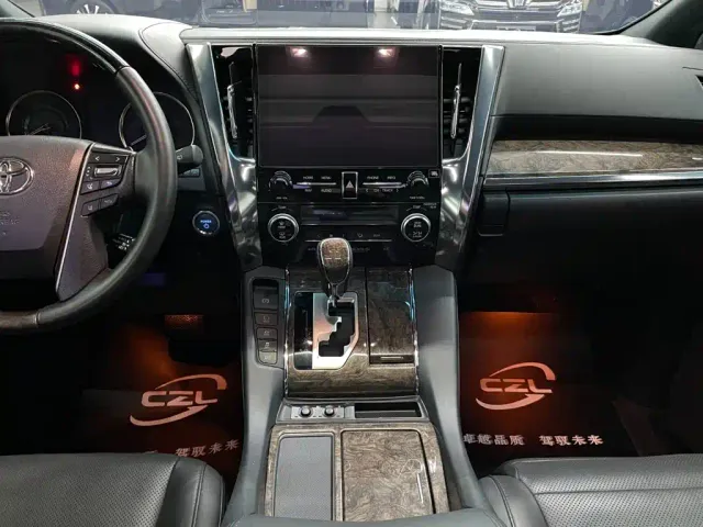 Toyota Vellfire — Фото автомобиля 11