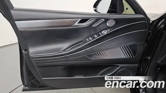 Genesis G80 Electrified G80 (RG3) — Фото автомобиля 22