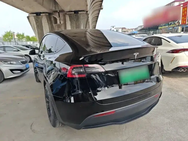 Tesla Model Y — Фото автомобиля 4