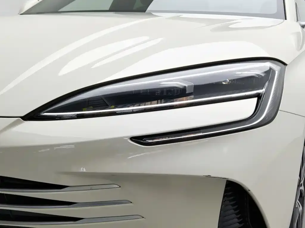 BYD Seal 2024 Glory Edition DM-i 1.5L 121km Luxury — Фото автомобиля 7