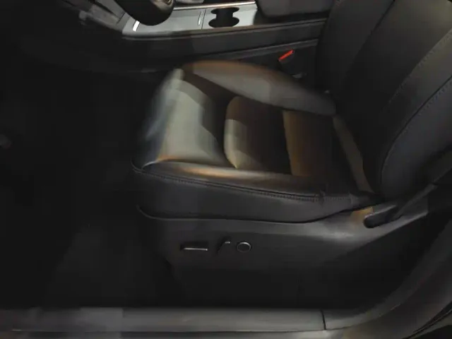 Tesla Model Y — Фото автомобиля 20