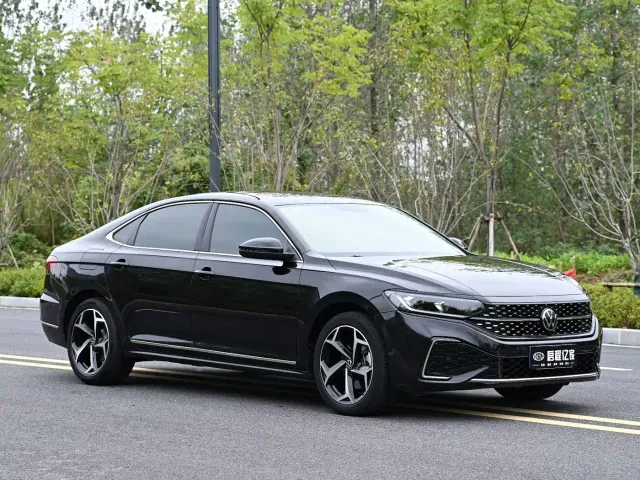 Volkswagen Passat — Фото автомобиля 3