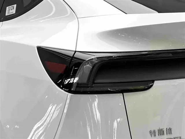 Tesla Model Y — Фото автомобиля 14