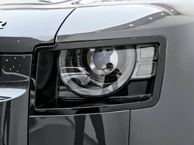 Land Rover Defender — Фото автомобиля 10