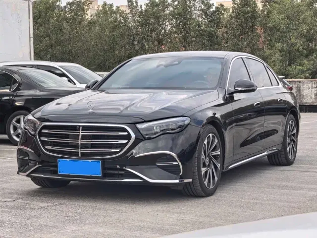 Фотография автомобиля — Mercedes-Benz E-Class