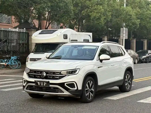 Фотография автомобиля — Volkswagen Tayron