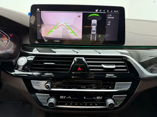 BMW 5 Series — Фото автомобиля 11
