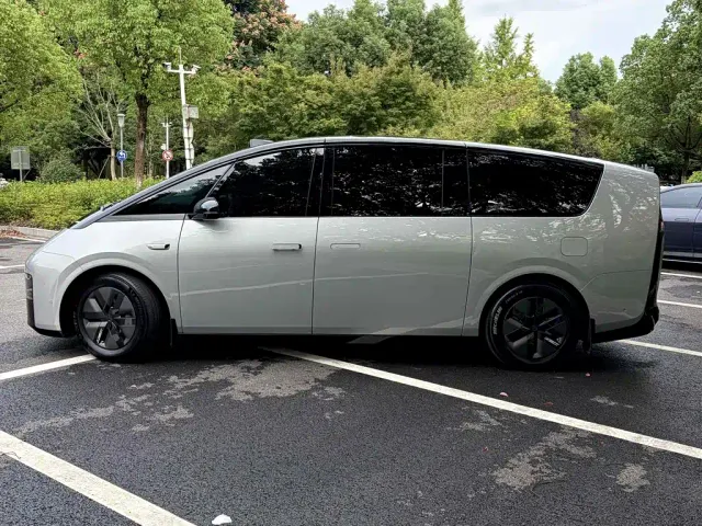 Li Auto MEGA — Фото автомобиля 7