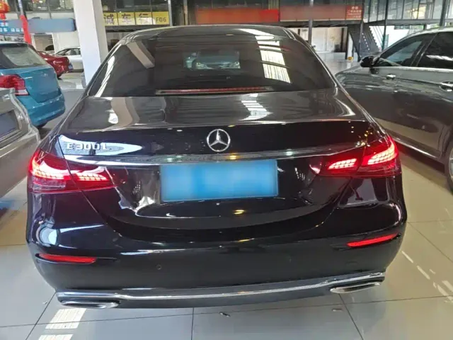 Mercedes-Benz E-Class — Фото автомобиля 5