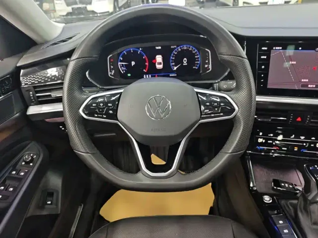 Volkswagen Passat — Фото автомобиля 10