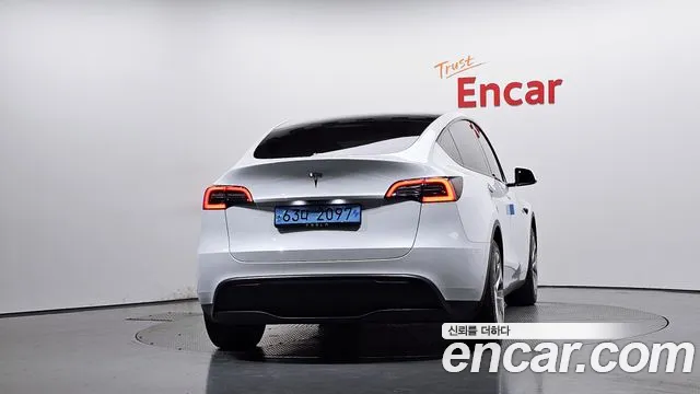 Tesla Model Y — Фото автомобиля 4